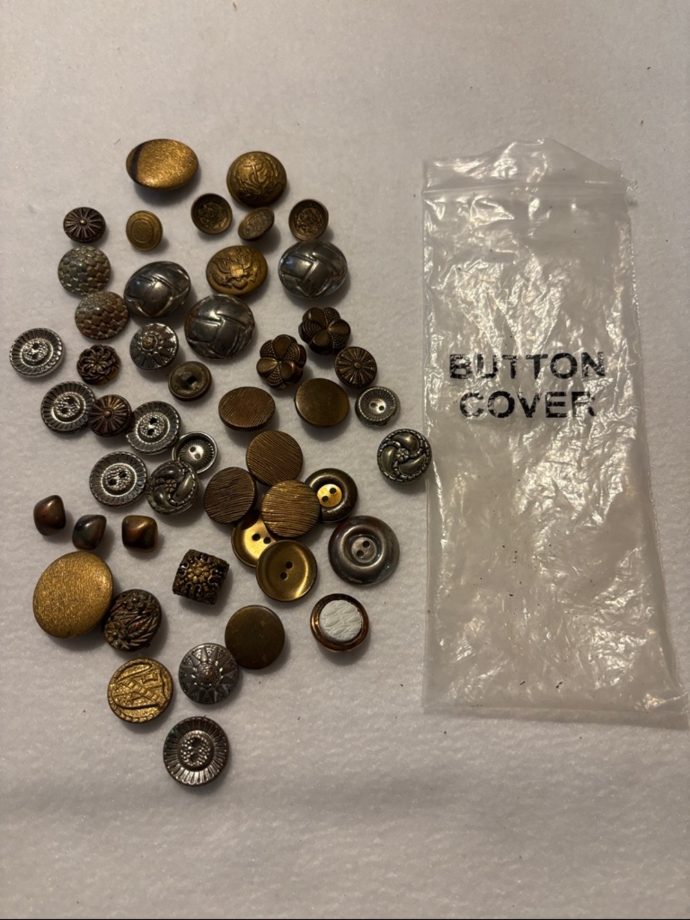 Mixed Vintage Metal Buttons Lot - Gold & Silver Tones